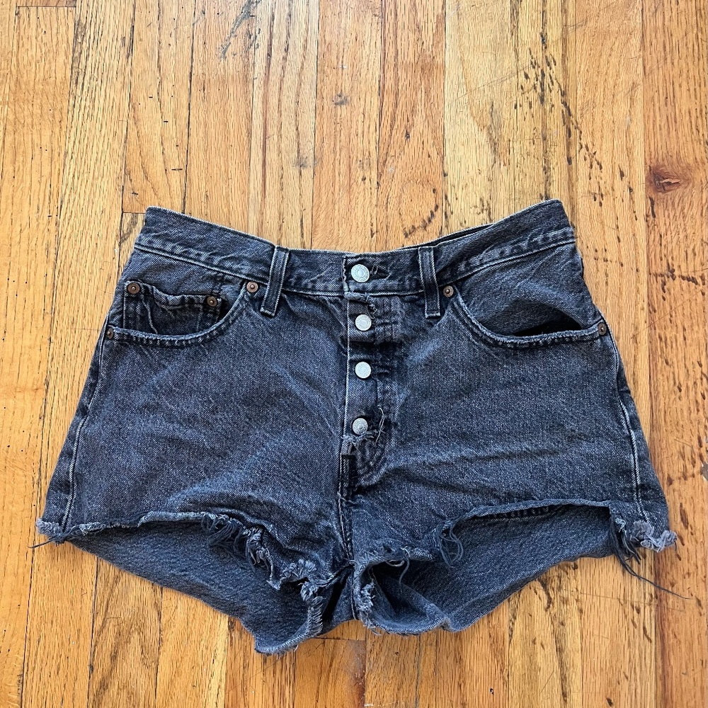 Vintage Levi's@550 black jean shorts